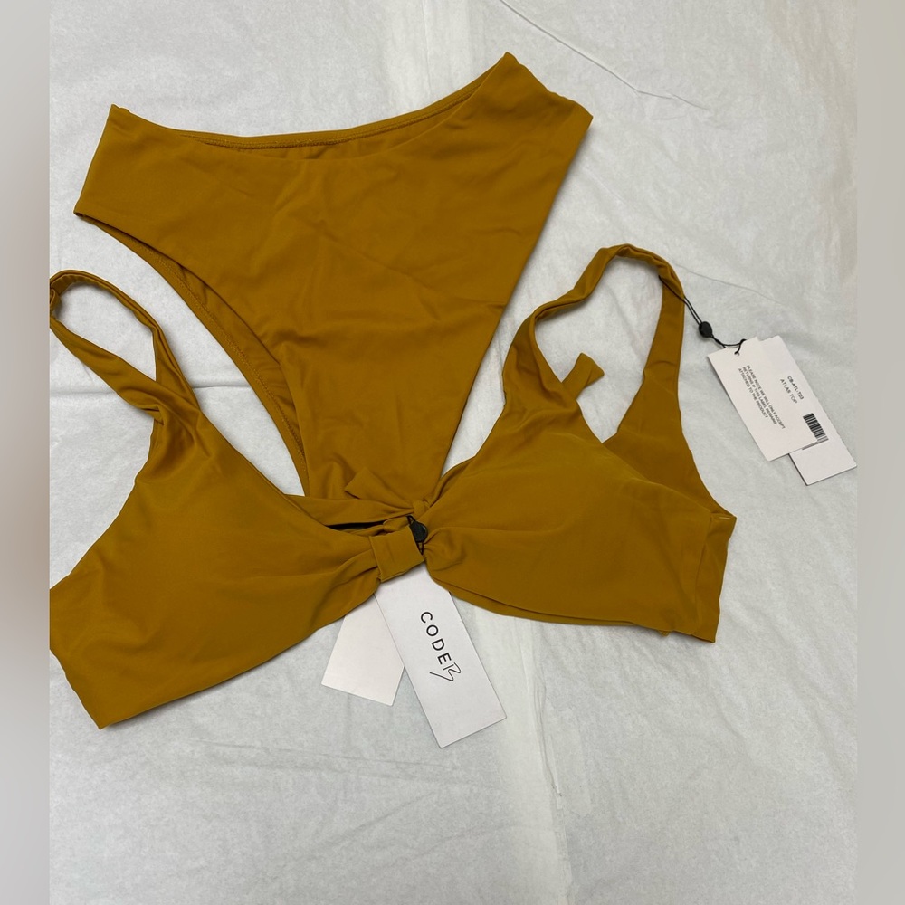 NWT; CODEB 🏷️✔️Swimsuit 2 piece 🏷️✔️